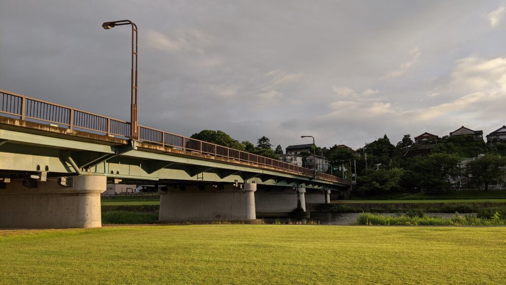 At riverside of Saigawa, you can touch with the wind of nature