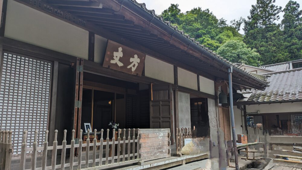 The main structure of Meigetsuin Temple