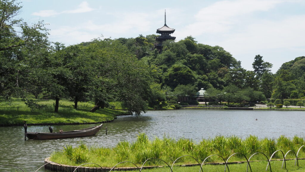 The Great Pond (Oike) in Sankeien Garden offers picturesque landscapes