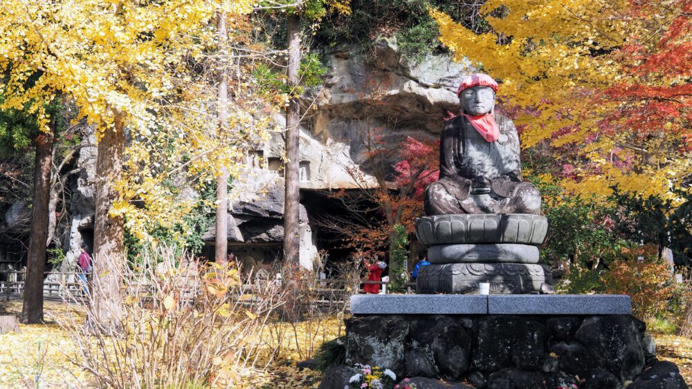 Ojizo-san with rain of ginkgo leaves